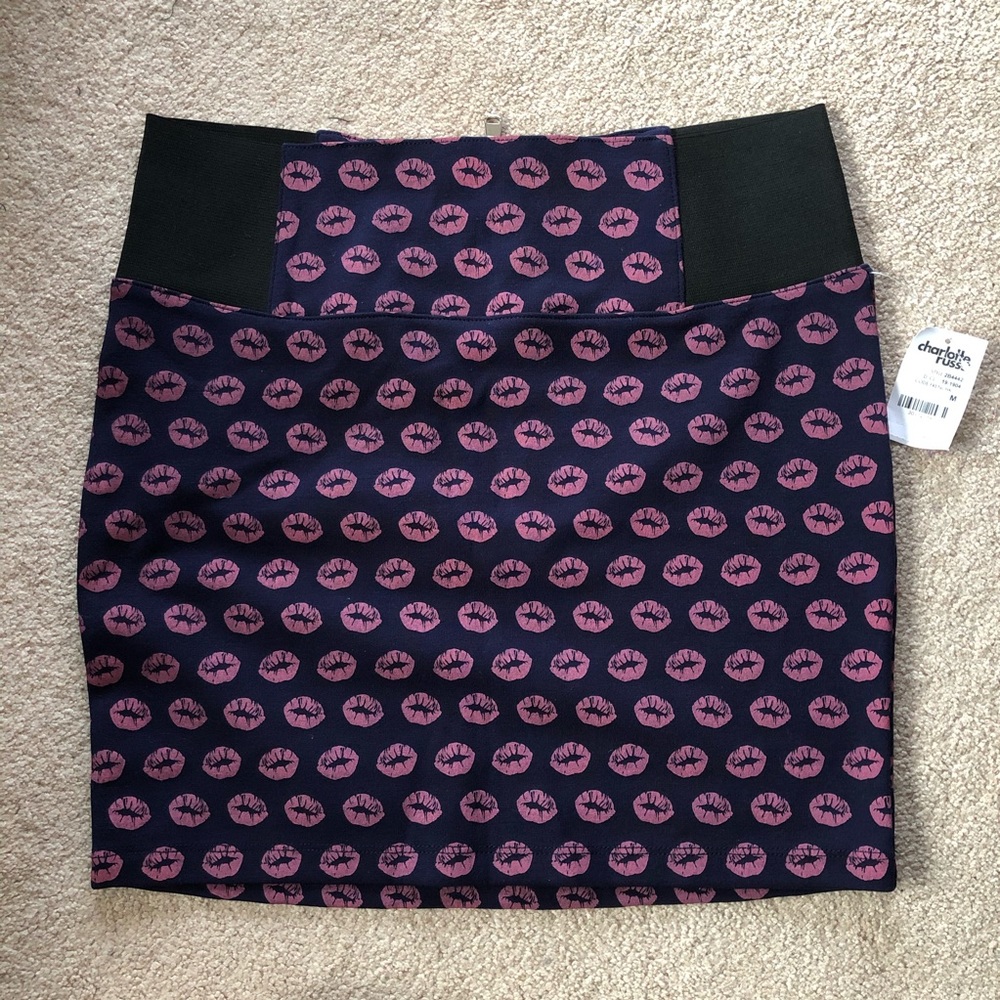 NWT kiss print skirt